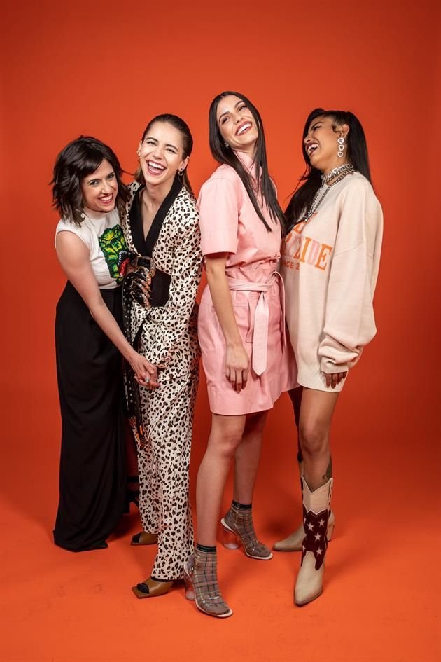 Abrumadas por las presiones laborales, familiares y sociales, Vera (Tessa Ia), Rocío (Bárbara López) y Carlota (Lucía Uribe) deciden emprender un viaje.