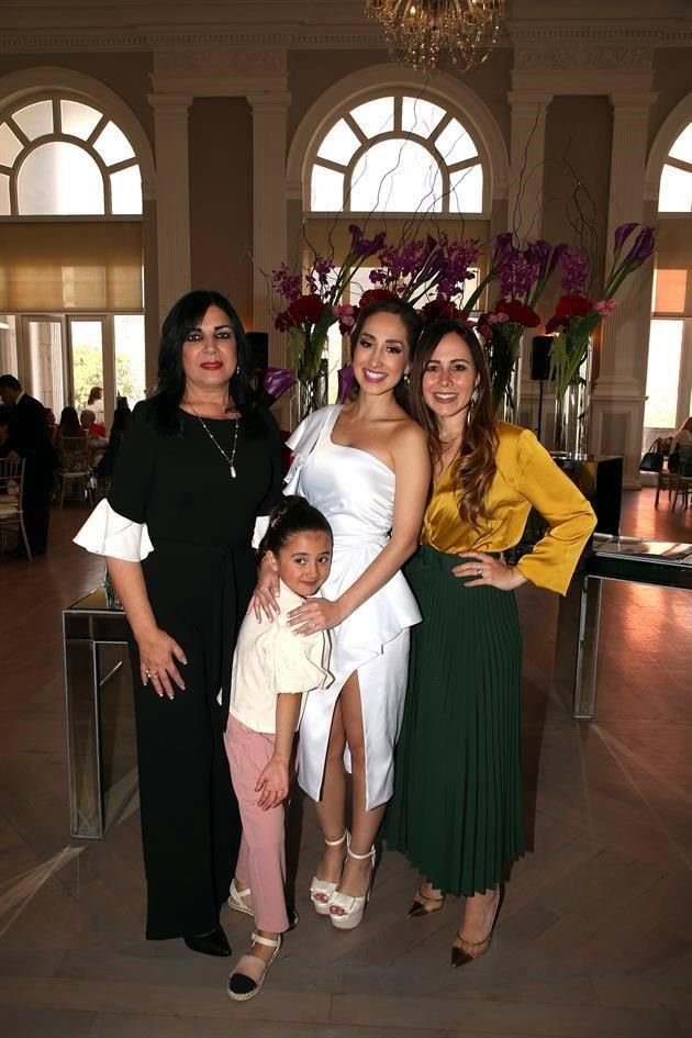 Cristina Marcos de Sánchez, Daniela Alejandra González Villarreal, Ana Karen Calderón y Camila Barrera