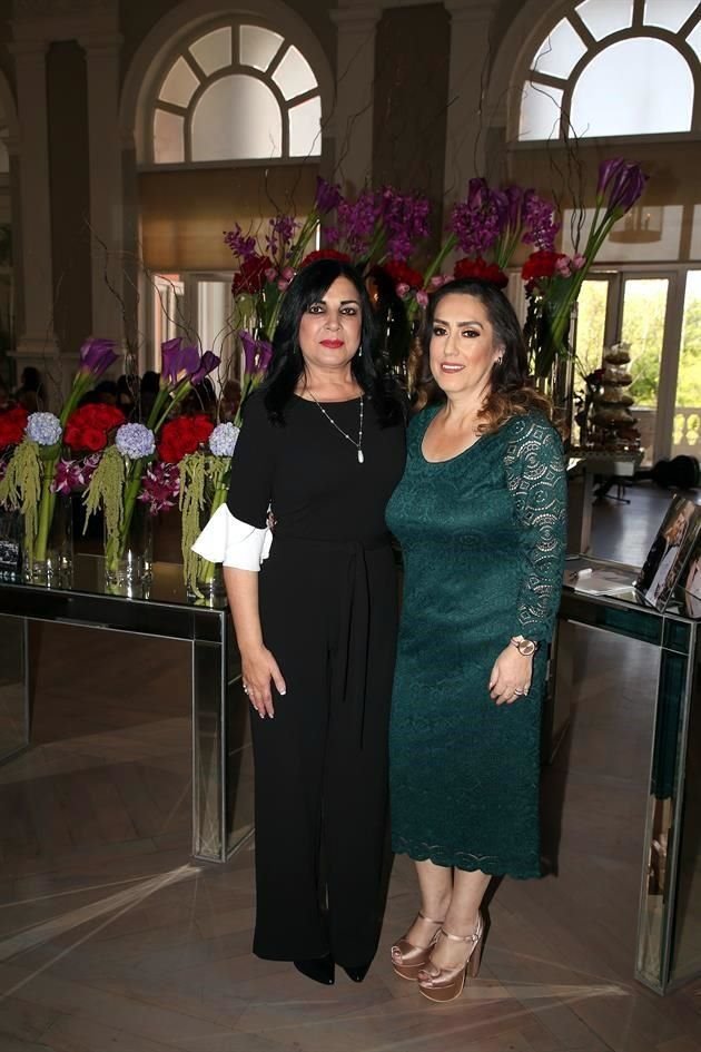 Cristina Marcos de Sánchez y Nelly Villarreal de González