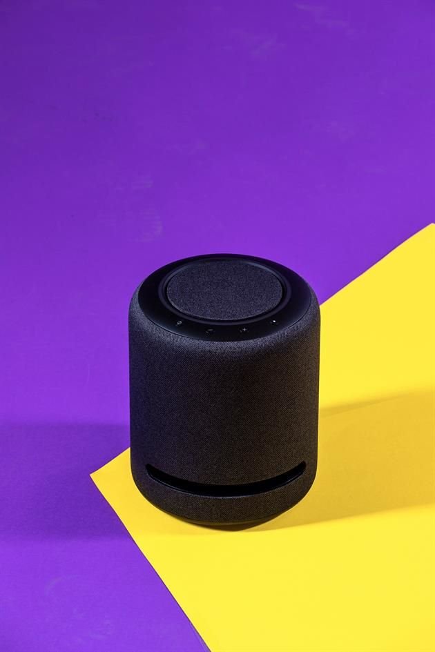 La Echo Studio tiene una calidad de sonido muy buena, que se adapta a cualquier habitación para sacar el mejor provecho y hacer que los sonidos bajos, medios y agudos estén justo en su lugar.