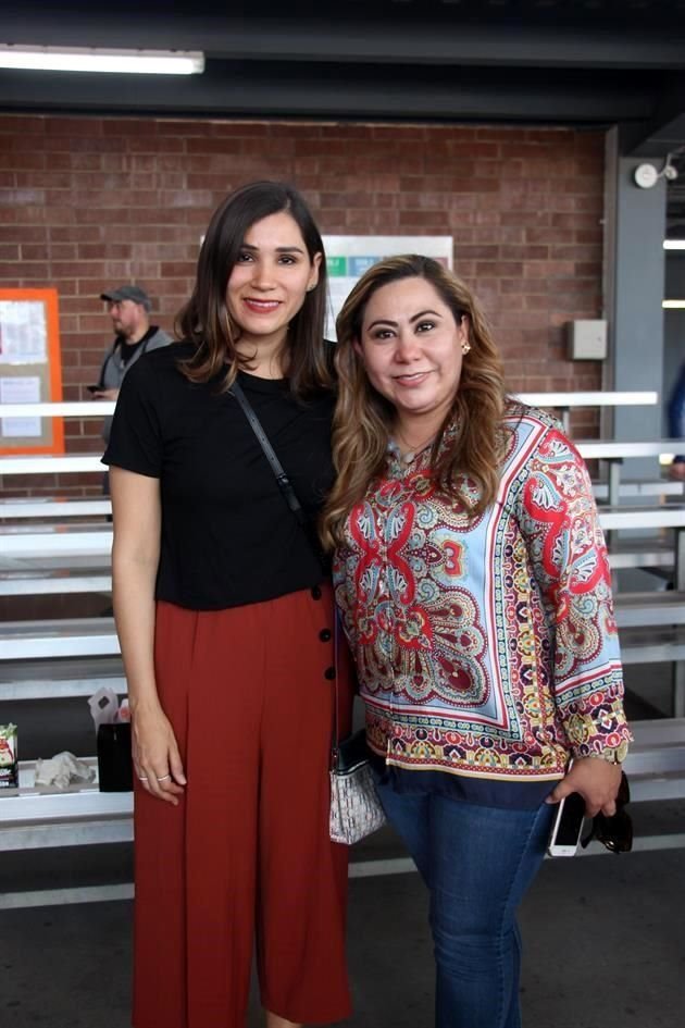 Rubí Cisneros y Yara Torres de Zambrano