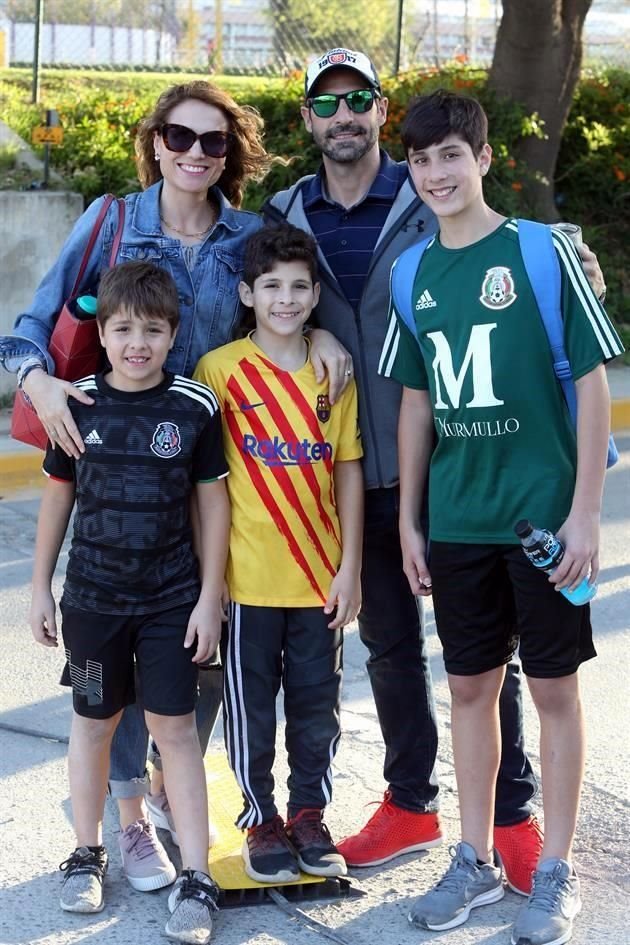 Ale Urías, Fernando Tonda, Alejandro Tonda, Mauricio Tonda y Fernando Tonda