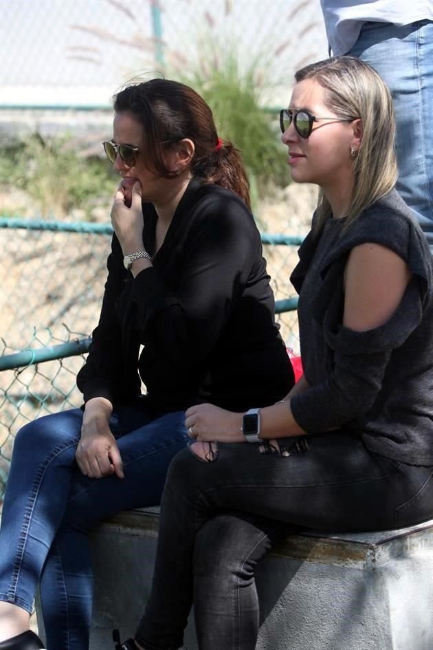 Lily Guzman de Martínez y Maries González de González