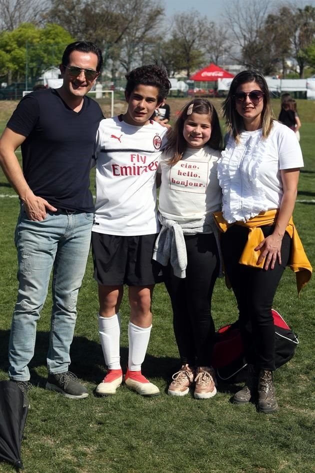 Andrés Martínez Santiago Martínez Garza, Balbina Martínez Garza y Melissa Garza de Martínez