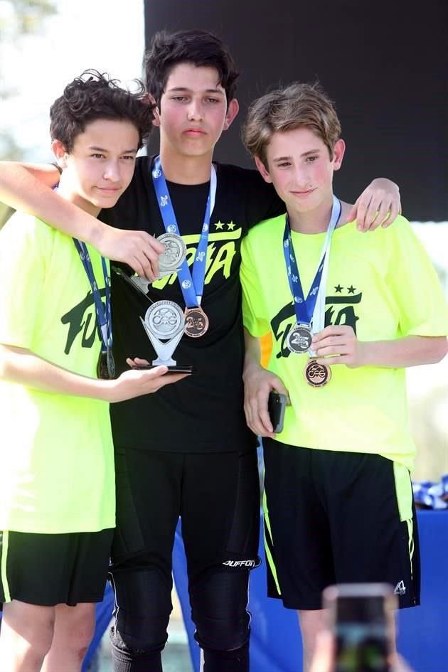 Héctor Reyes, Mauricio Ramón y Francisco de la Garza