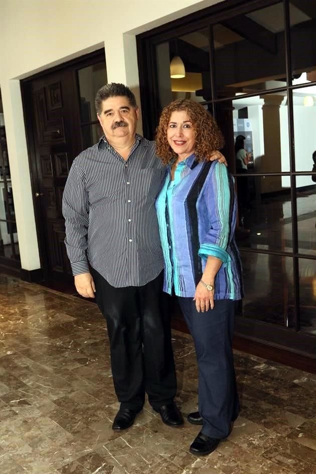 Guillermo Martínez y Malú Charur de Martínez