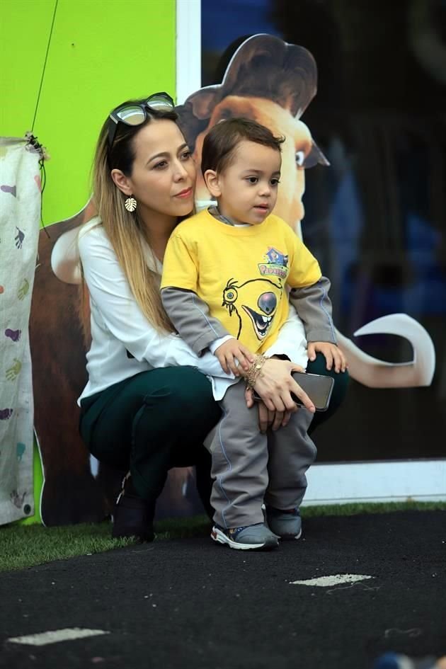Tania de Ramos y Santiago Ramos