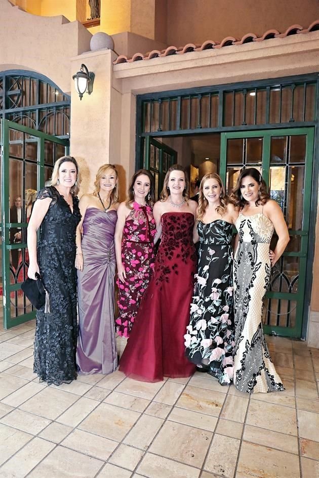 Alejandra Caso, Lulú Rivero de Odriozola, Maricarmen Martínez de Ortiz, Maruca Treviño de Galván, Dora Pérez de Lozano y Alba Flores de Castro