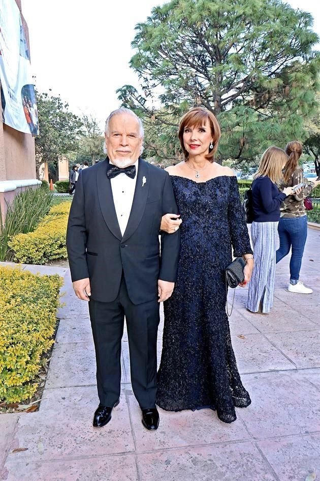 Gustavo M. de la Garza y Carmen Bortoni de De la Garza