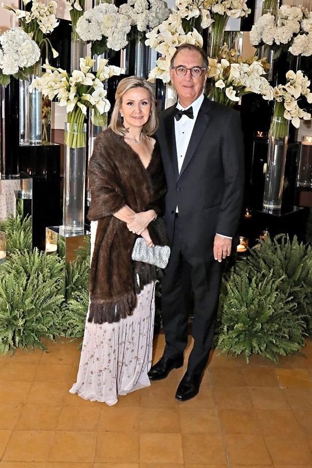 Mónica Madero de Martínez y Adrián Martínez Garza