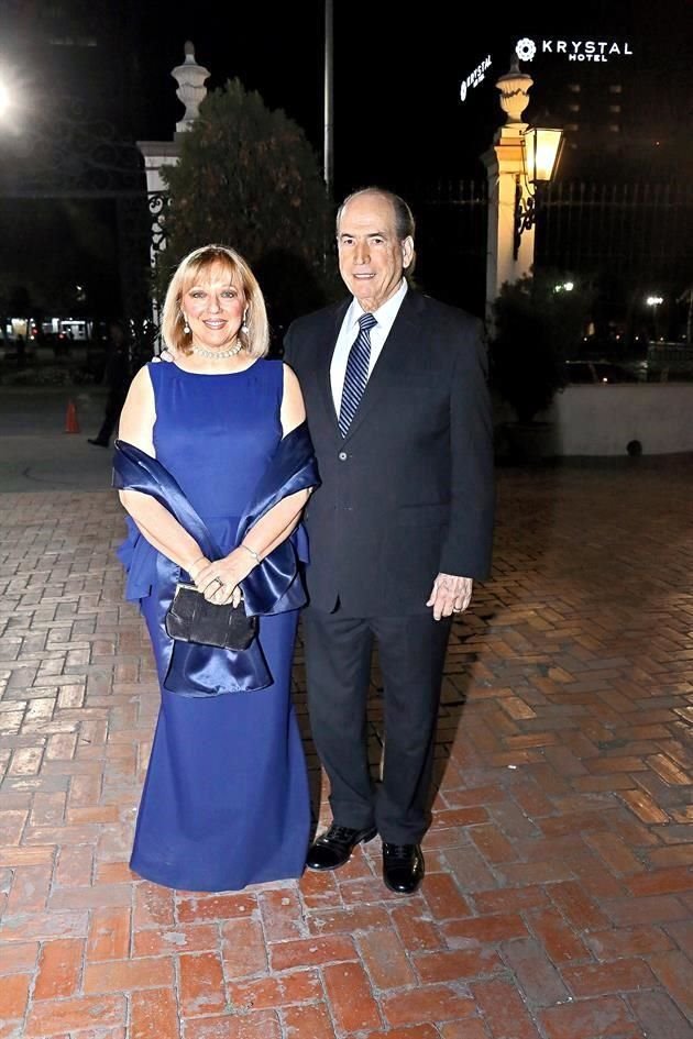 Eloísa de los Santos de Villarreal y Gilberto Villarreal