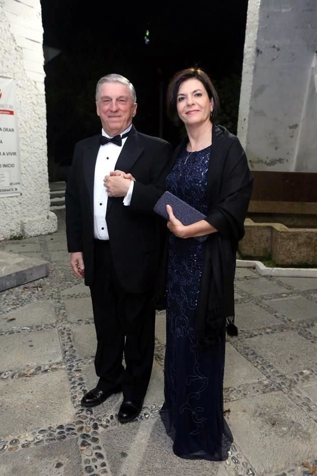 Arturo Alanís y Adriana Urdiain