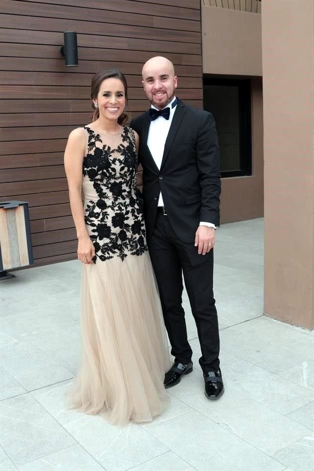 Adriana Navarrete y Enrique Hernández