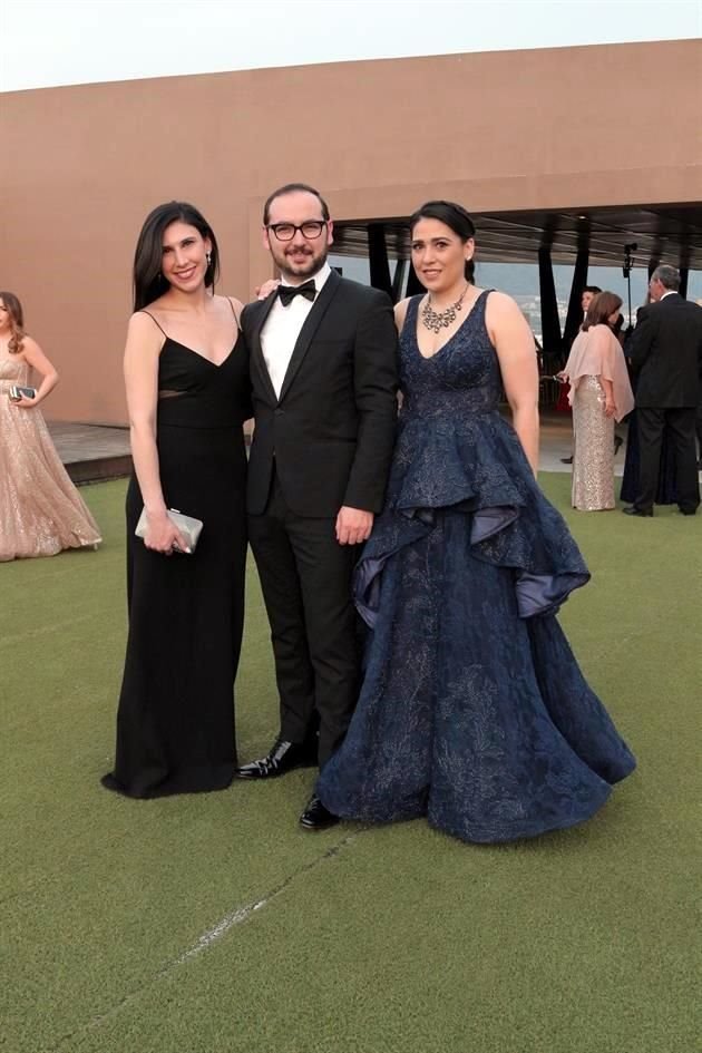 Sandy Cantú,  Josh Morera, Ingrid Villarreal