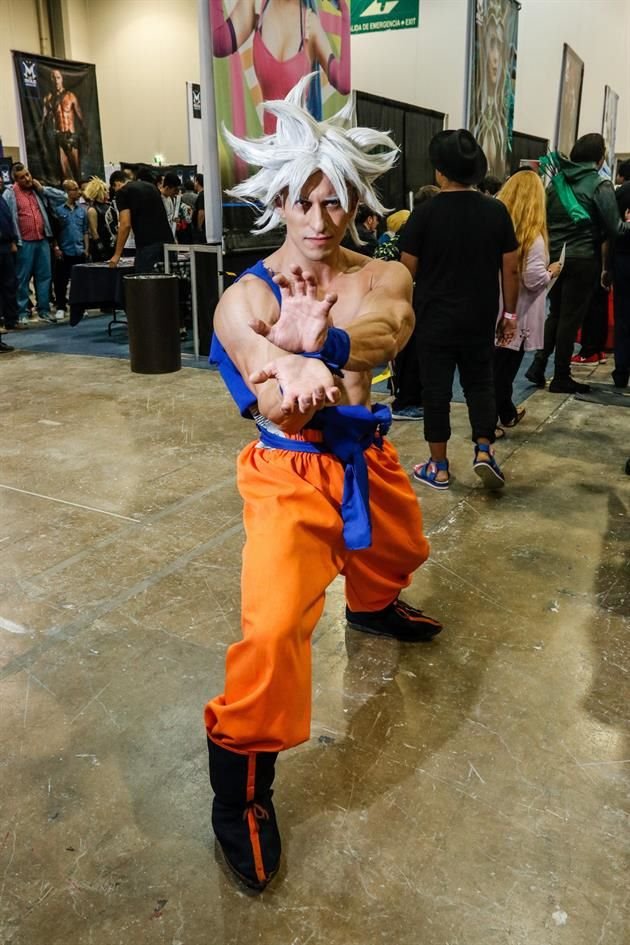 Goku no podía faltar en el evento de cómics.