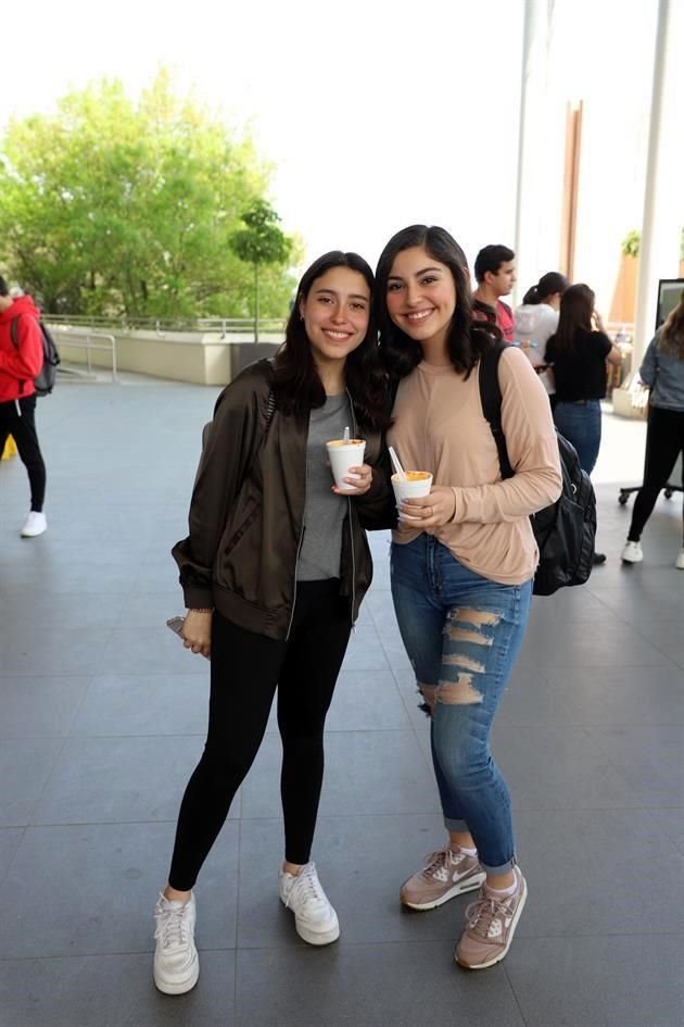Ana Minakata y Sofía Andrade
