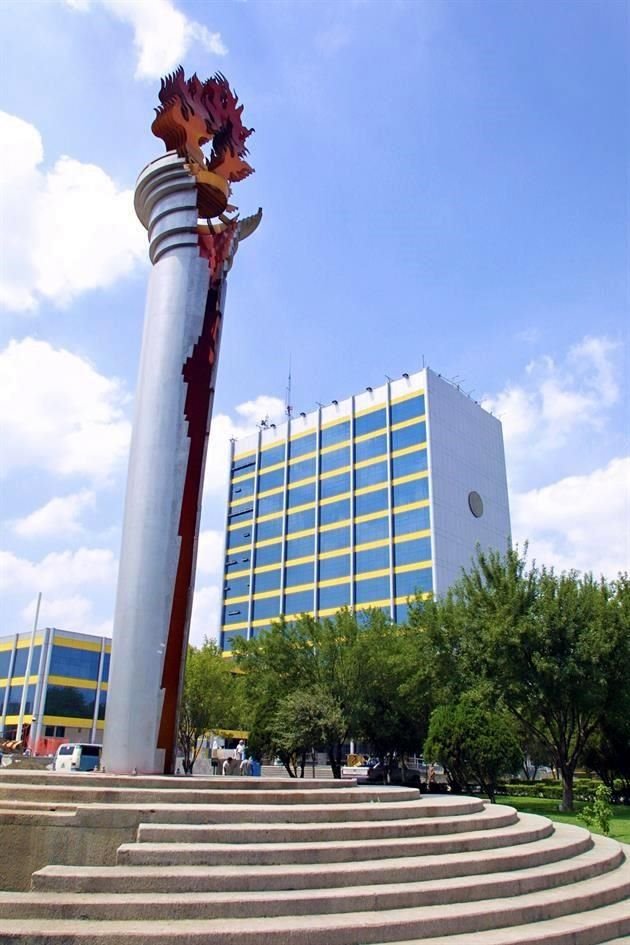La UANL anunció que el calendario escolar se ajustará para concluir el semestre el 26 de junio.