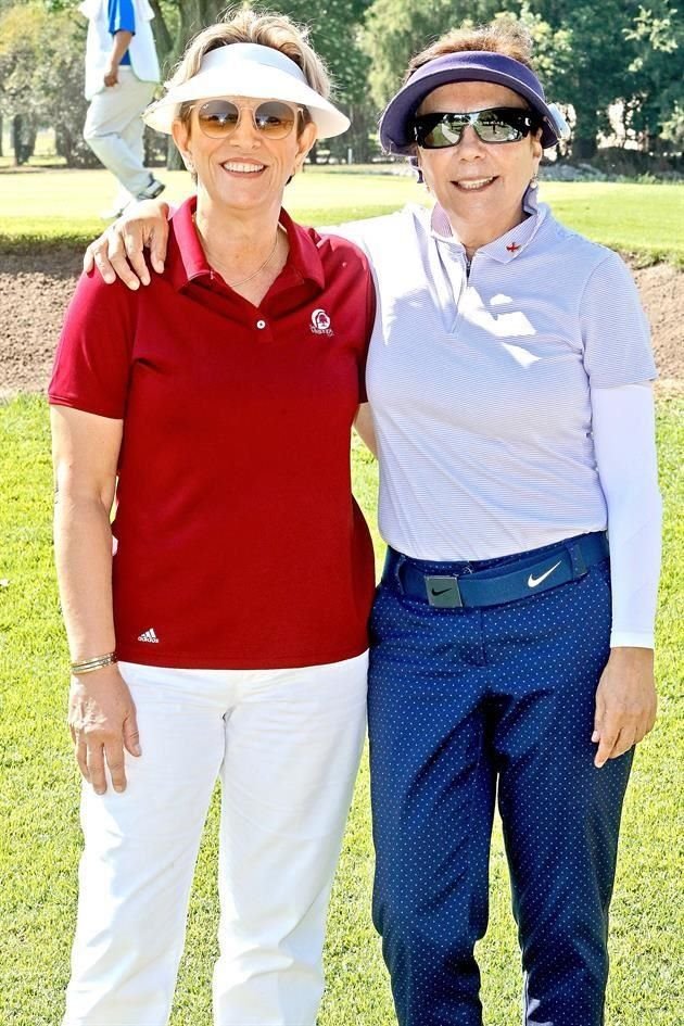 Balbina Garza de Treviño. JUGAR GOLF. Aparecen: Carmen González de Cantú y Balbina Garza de Treviño.