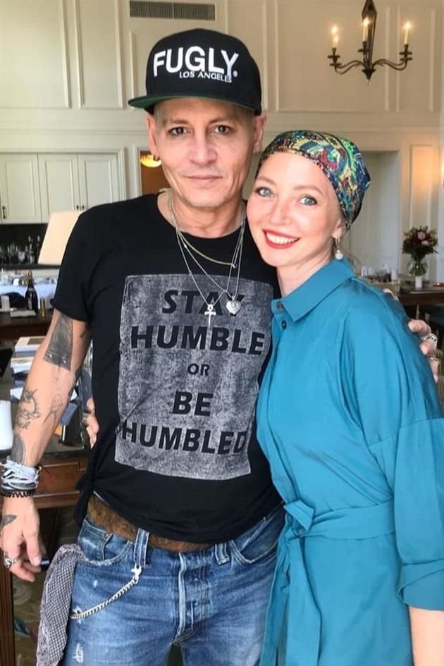 Un par de fotos compartidas por fans rusas muestran a Johnny Depp muy delgado; su aspecto preocupa en redes sociales.