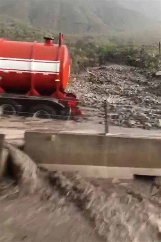  En la Autopista a Saltillo hubo deslaves y accidentes.
