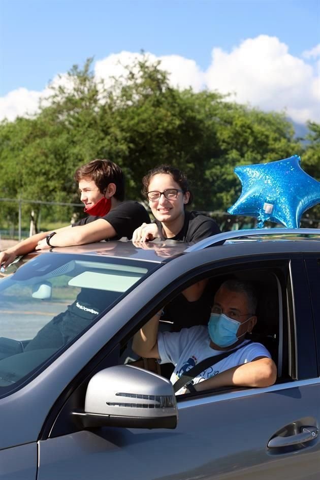 Gabriel Martínez, Regina Robles y José Antonio Robles