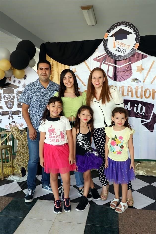 Efrén Gómez, Paloma Gómez Rodríguez, Irma Rodríguez de Gómez, Romina, Sara y Ximena Gómez Rodríguez