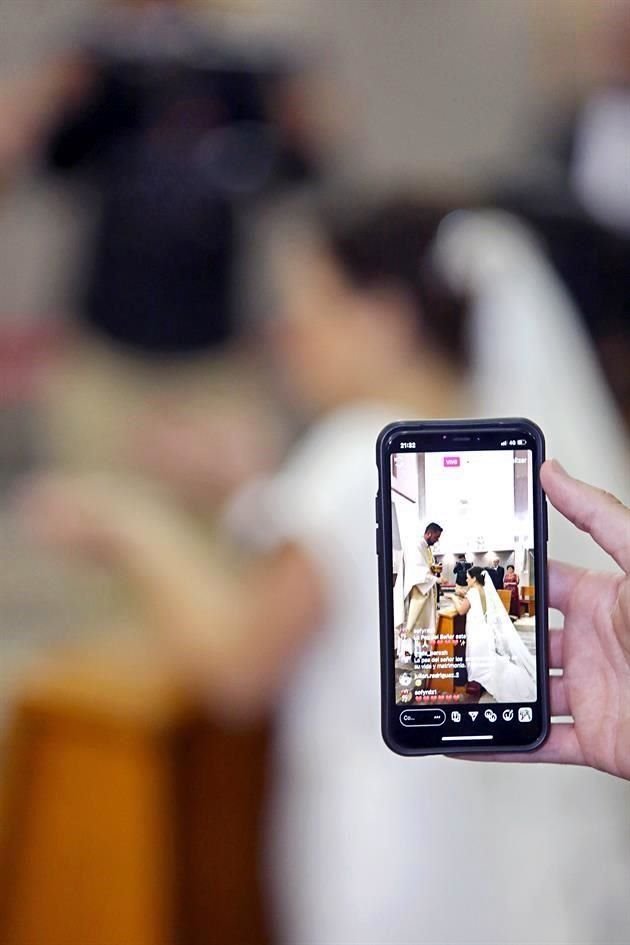 Detalle de la transmisión en vivo vía redes sociales de la boda de Valeria y Ricardo.