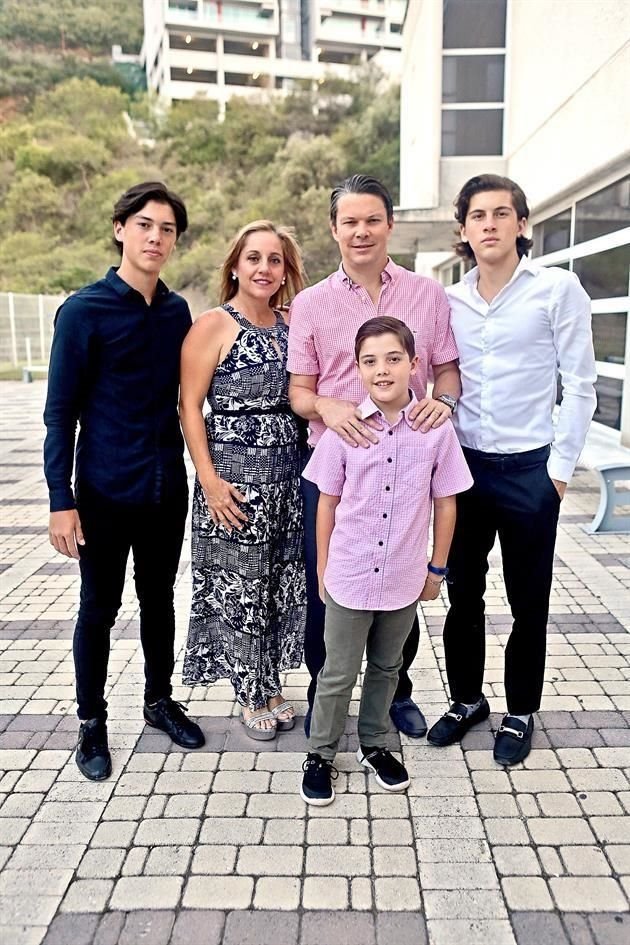Diego Martínez, Elisa Armendáiz de Martínez, Américo Martínez, Mateo Martínez y Américo Martínez