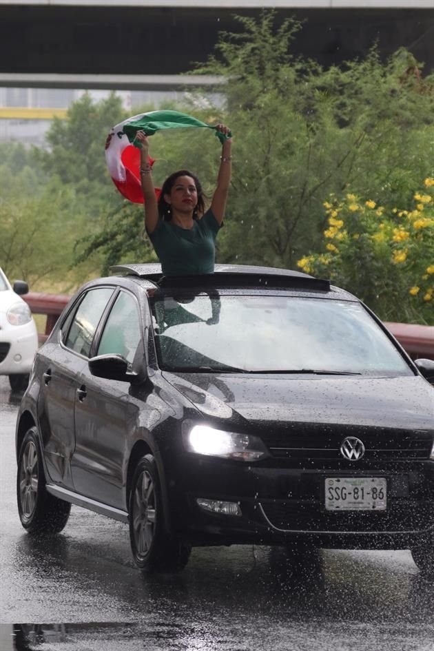 En Morones Prieto, la caravana arrancó a las 17:55 horas a la altura de la estación de Bomberos.<br>