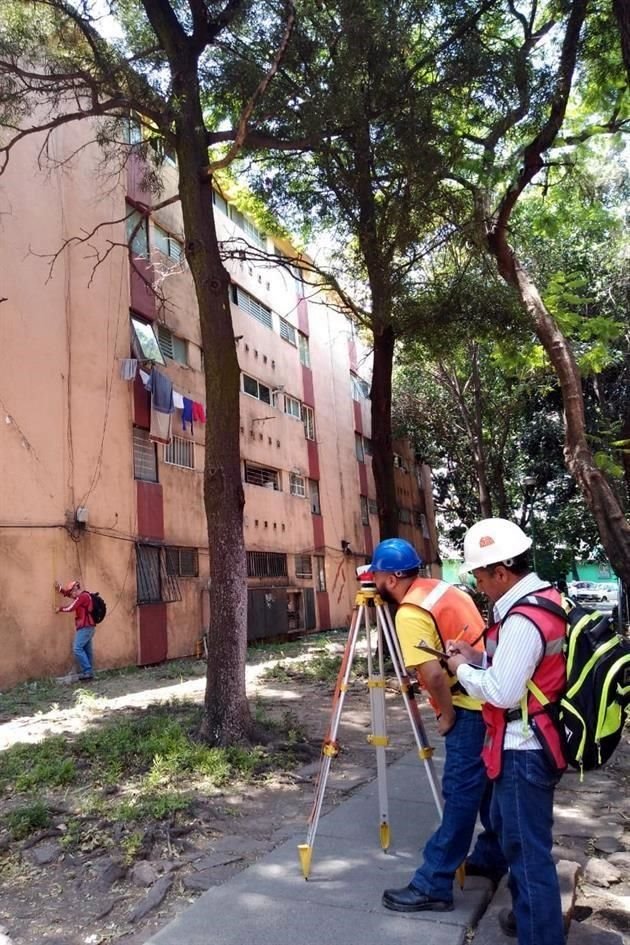 El daño del inmueble es valorado por especialistas.