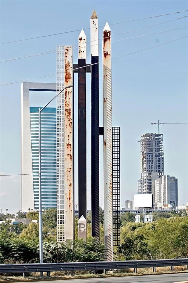 'Desafío', del egipcio Ahmed Nawar, en la Av. Morones Prieto, es una de las más afectadas por la oxidación.