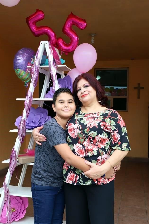 Ángel Caleb Suárez Leal y Lety Torres de Leal