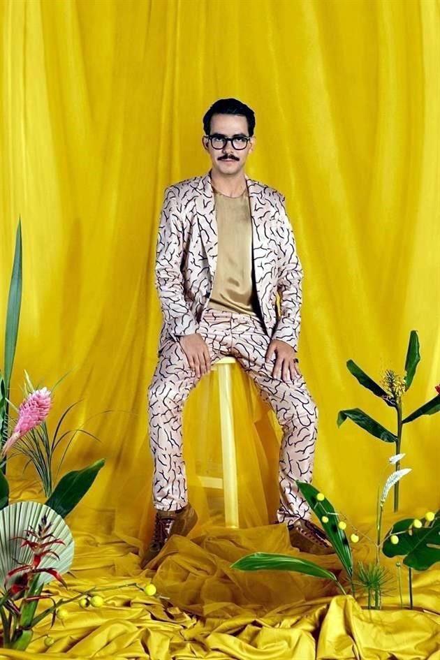 Manolo Caro ha creado cinco películas, siete obras de teatro y dos series para Netflix.