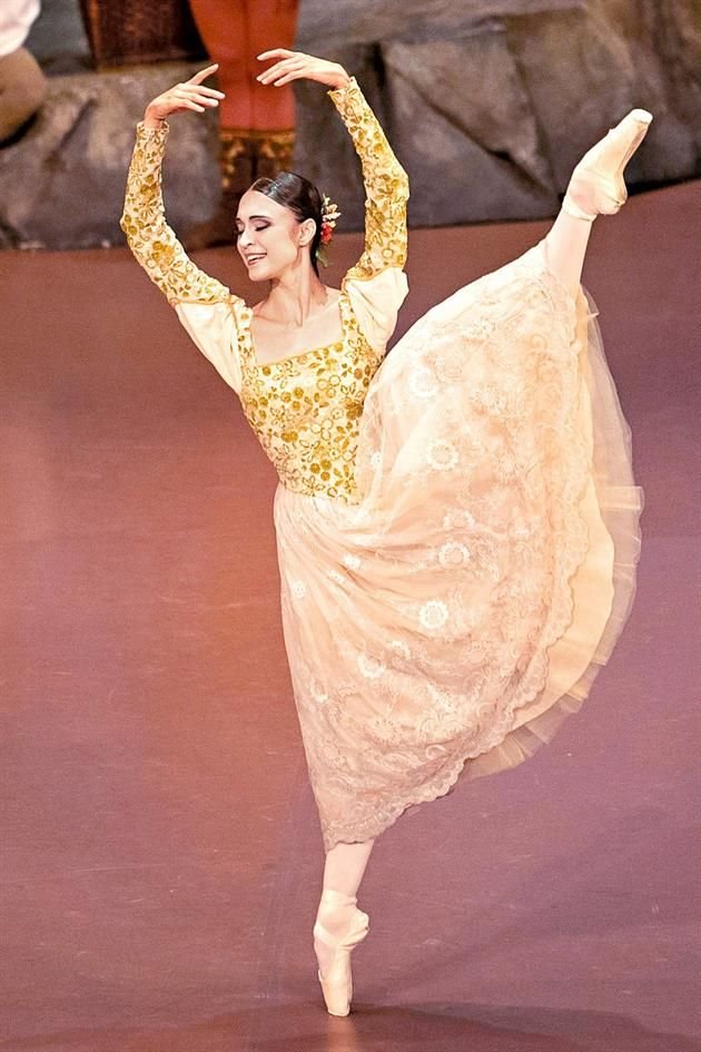 La bailarina regia Rocío Alemán fue promovida al cargo de solista en el Ballet de Stuttgart, en Alemania.