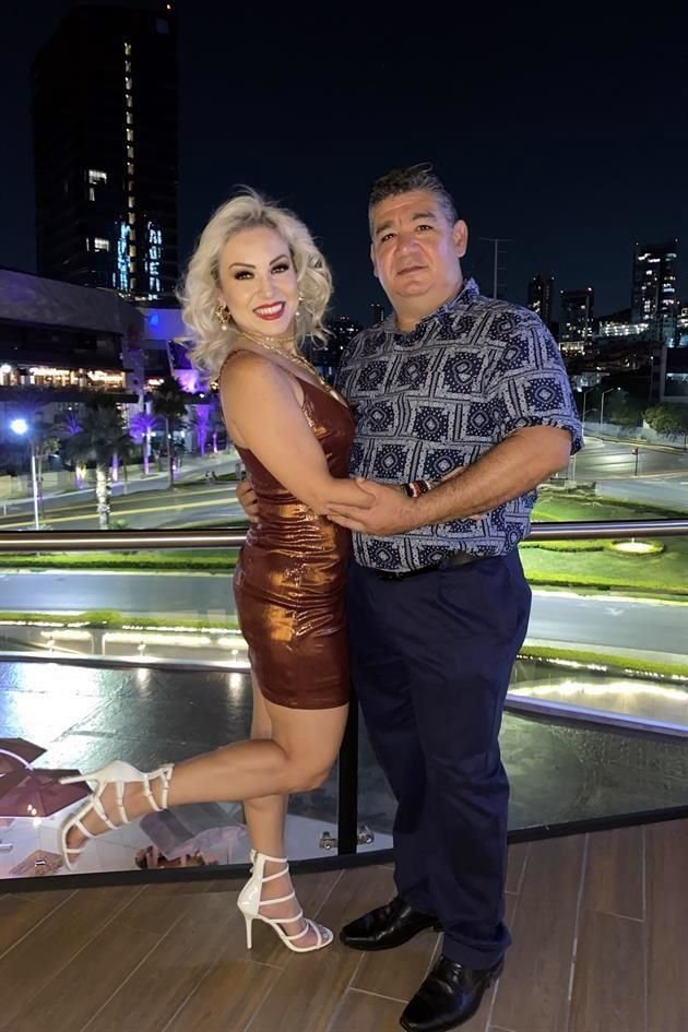 Diana Irizabella Aguirre de Salinas y Rolando Salinas