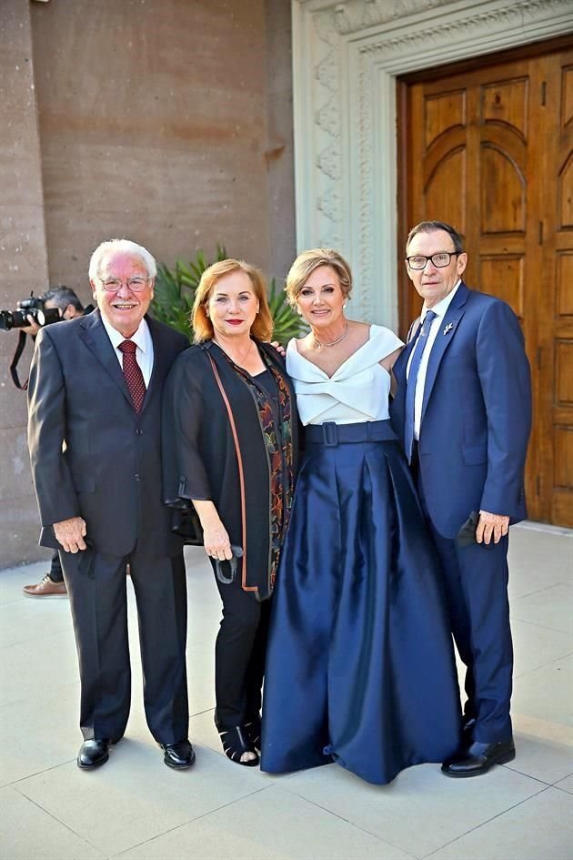 José Marroquín, Rosario Garza de Marroquín, Marylinda Marcos de Fernández y Carlos  Fernández Sepúlveda
