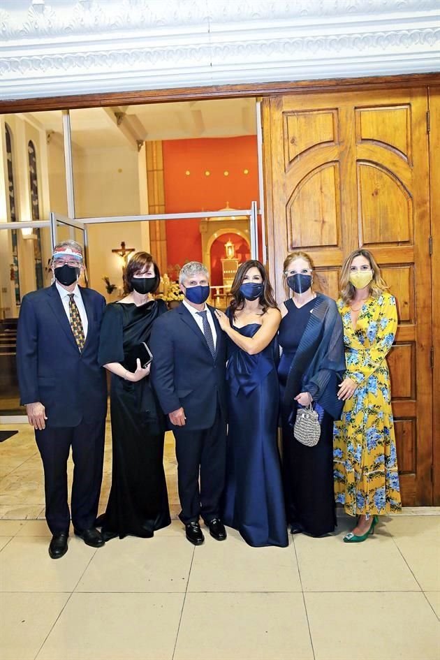 FAMILIA DE LA NOVIA. Víctor Andonie, Martha Patricia Segura de Andonie, Luis Segura Glasche, Melva Vela de Segura, Érika Segura de Milmo y Trudy Durán de Bracho