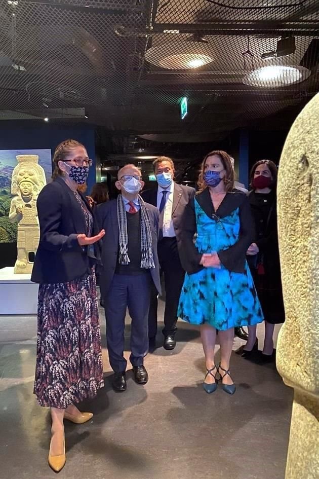 También acudió a la inauguración de la expo 'Los olmecas y las culturas del Golfo de México', en el Museo del Quai Branly-Jacques Chirac, compuesta por más de 300 piezas.