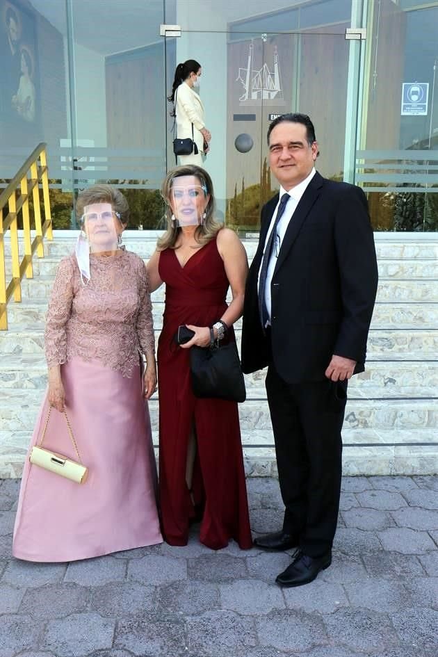 Guillermina González de Treviño, Gina Pedercini y Jorge Treviño González