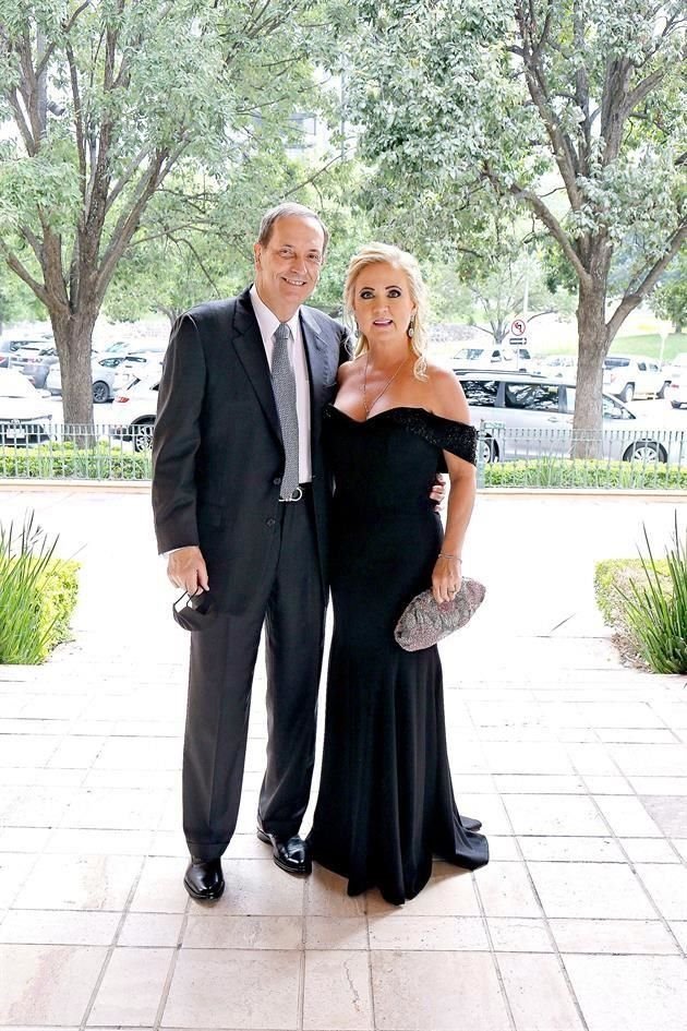 Donald Andrews y Alejandra Parás