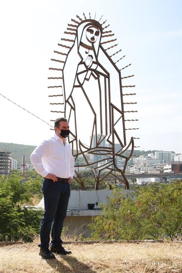El Alcalde Adrián de la Garza visitó hoy la zona donde se proyecta construir un camino que costará $3.2 millones.