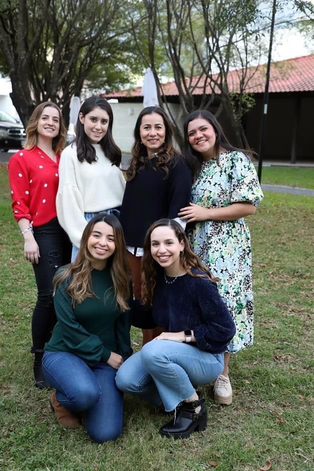 Rosa Vélez, Daniela Hinojosa, Katy Guerra, Mariana Martínez, Mony Calderón y Ana Fer Marroquín