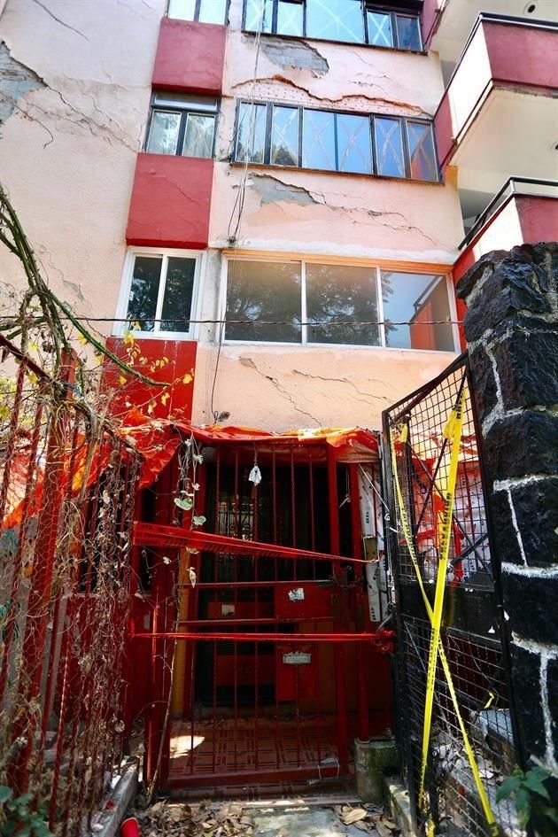 Habitantes del edificio 52 de la UH Lindavista-Vallejo temen que los recursos de la Alcaldía no alcancen.