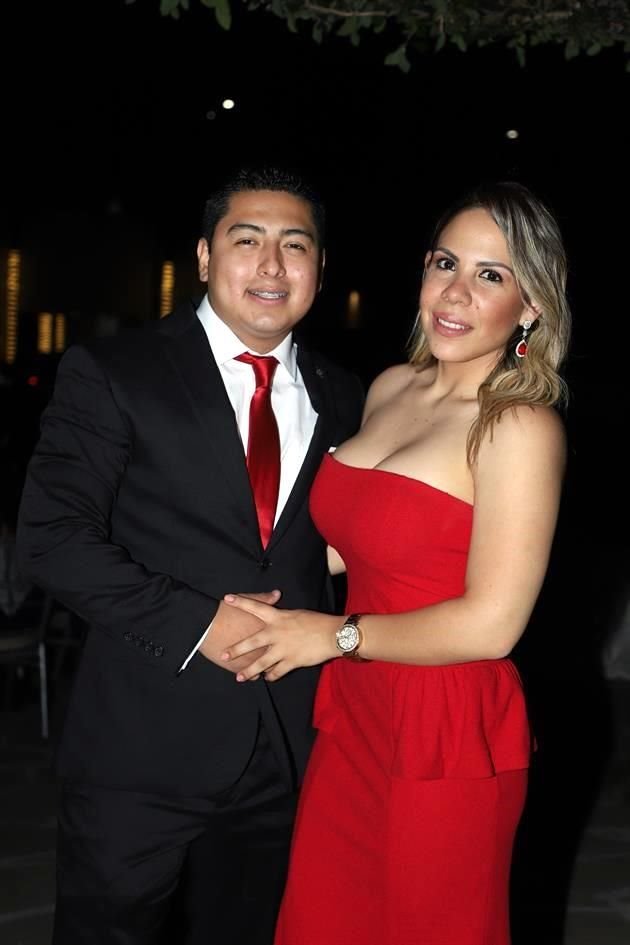 Víctor Anguiano y Mariana Ortiz
