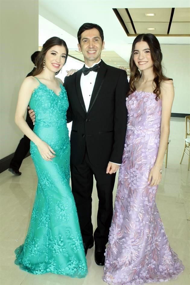 Paola Hinojosa, Adán Elizondo y Andrea Hinojosa