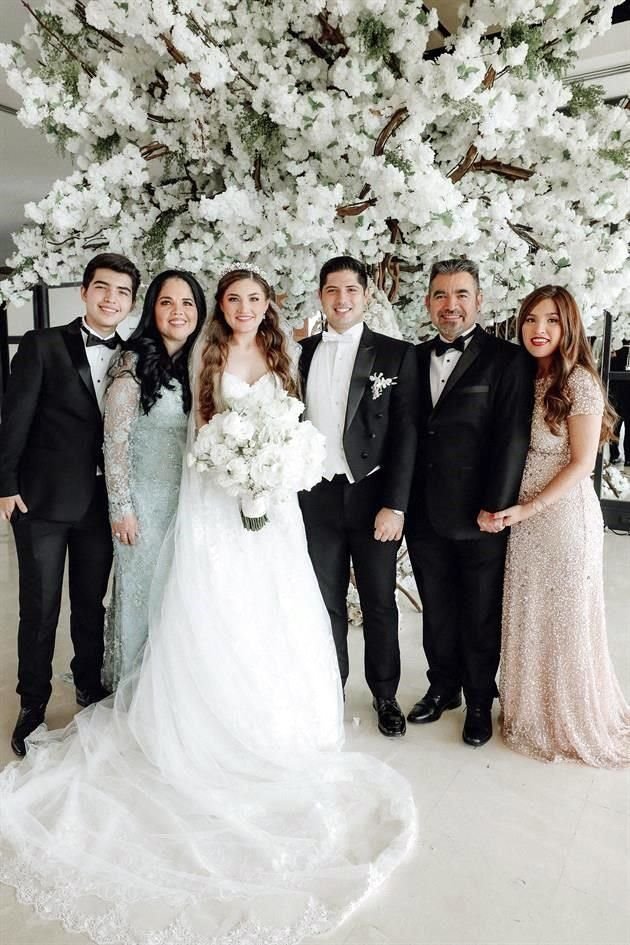 Ariel Moreno Benavides, Laura Benavides de Moreno, Laura Moreno Benavides, Alfonso Gutiérrez Elizondo, Ariel Moreno y Diana Moreno Benavides