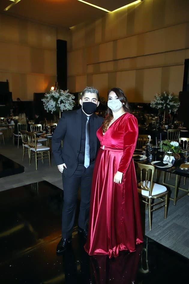 Iván Muñiz y Andrea Garza