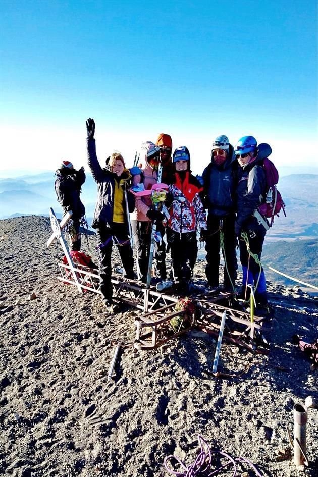 Isabel Zambrano, Sara Treviño, Beto Garza, Esteban González, Juan Pablo Torres y Marcela Turner