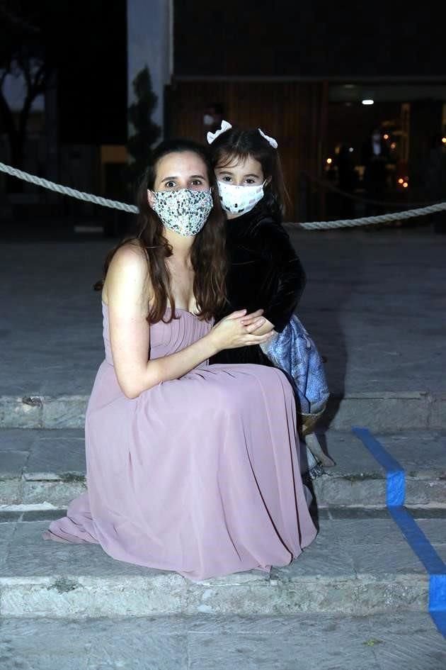 Lucía Dávila y Ana Isabel Azcúnaga