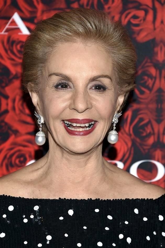 La diseñadora Carolina Herrera se defendió de las acusaciones en su contra y asegura que nunca dijo que ponerse minifalda o usar el cabello largo le restaba clase a una mujer mayor de 40 años.